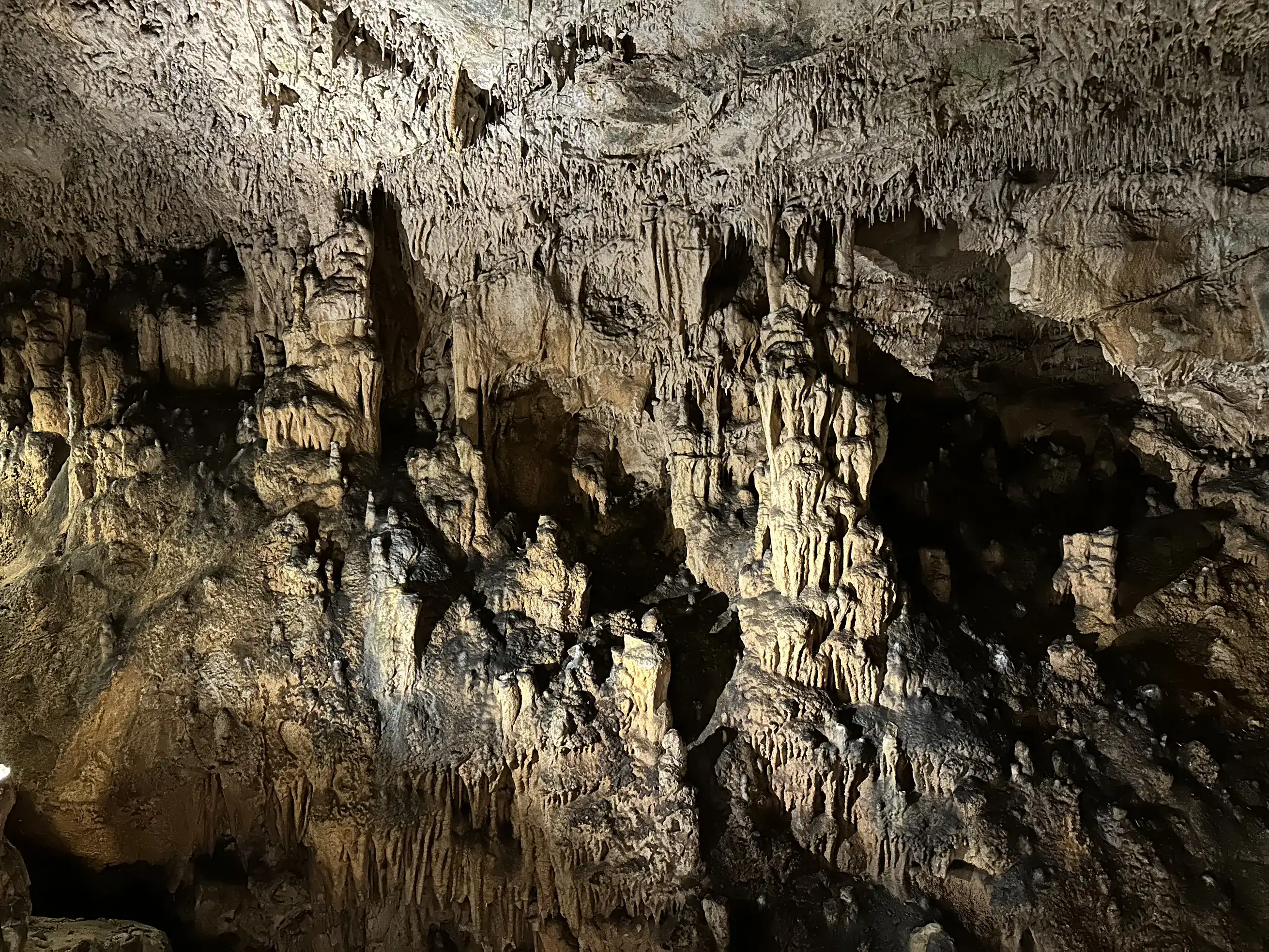 Biserjuka Höhle