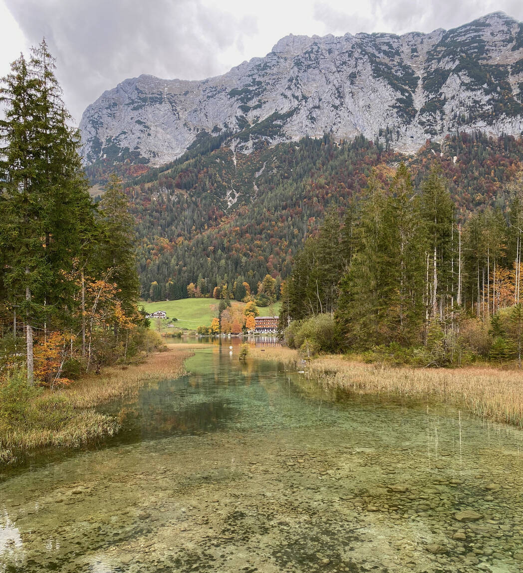 Blick auf den Hintersee mit Plattelkopf im Hintergrund