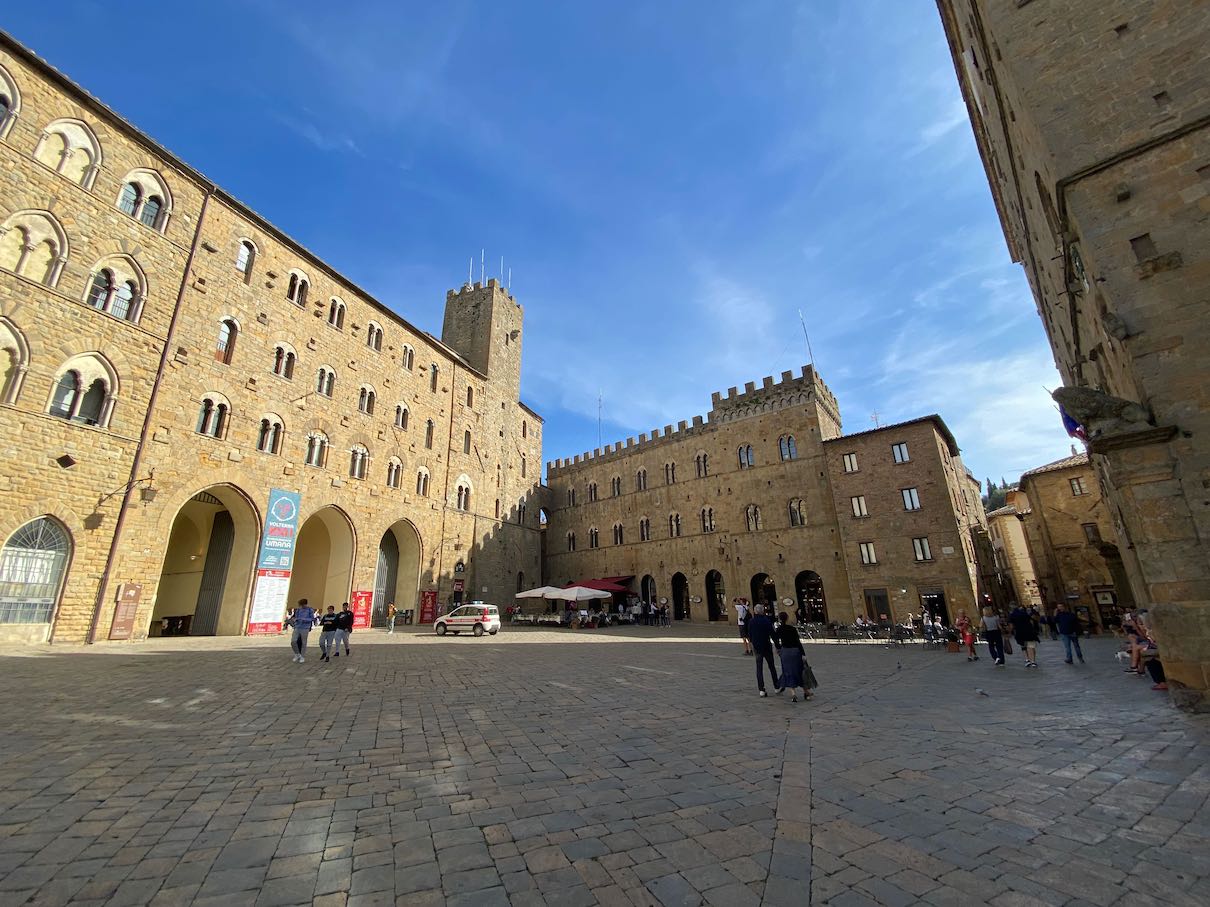 Platz in Volterra